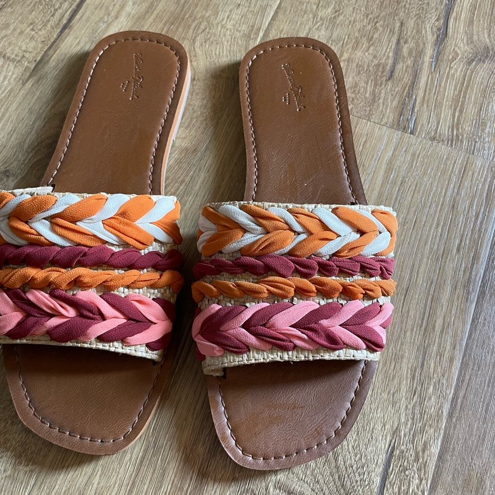 Universal thread sandals, size 10 - Picture 2 of 3